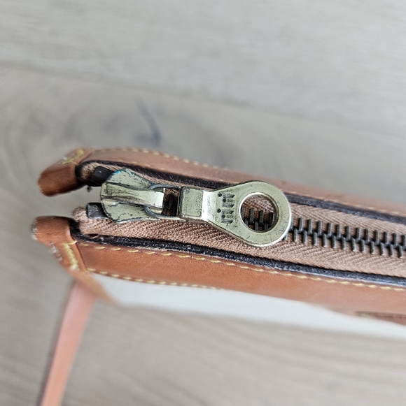 Dooney & Bourke Leather Crossbody Bag EUC - Picture 8 of 16